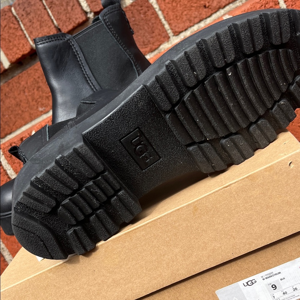 UGG Black Leather Chelsea Boots - Picture 5 of 7